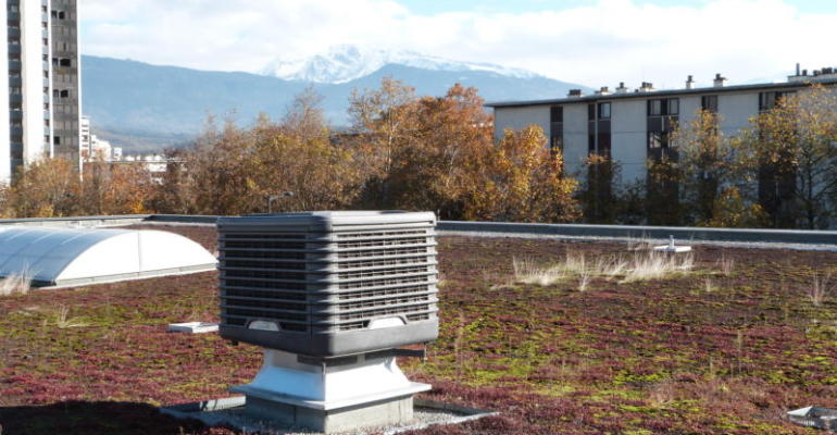 La ventilation adiabatique repsoe sur un système dit "naturel" qui part du principe que l'air est toujours plus frais près de l'eau