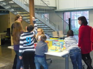 Le projet Scol'air mis en place par la Ville de Lille a pour objectif de sensibiliser enfants, enseignants et intervenants dans ces milieux à la qualité de l'air intérieur.  Crédit photo : Ville de Lille