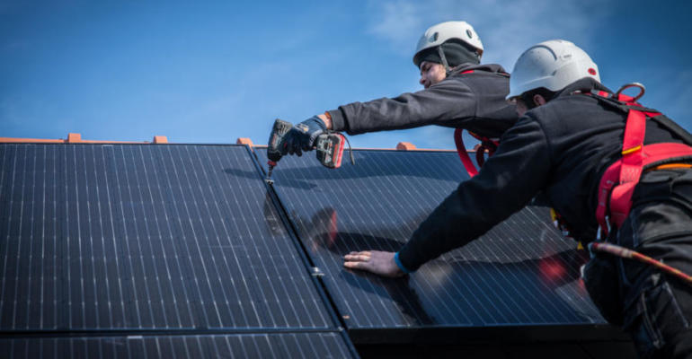 Avec l'offre « My Power », les Français peuvent désormais stocker sur batterie, l’électricité produite par leurs panneaux photovoltaïques et la consommer, même en l'absence de soleil.